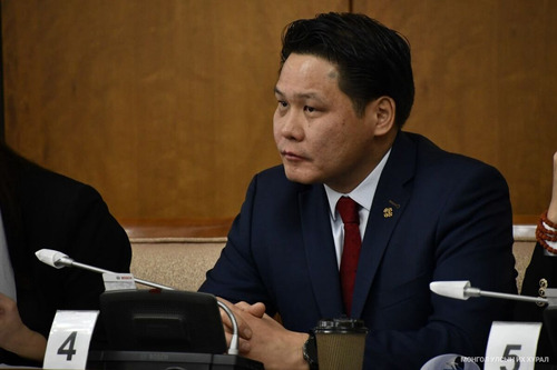 УИХ-ын гишүүн Б.Тулга: Зүрх, судасны төв III эмнэлгийг өргөтгөх маягаар явах уу, тусдаа бие даасан эмнэлгийн статустай явах уу?